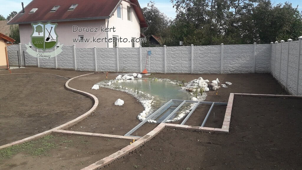 Kerti tó építés, víztest kialakítása és telepítése profi szakemberekkel.