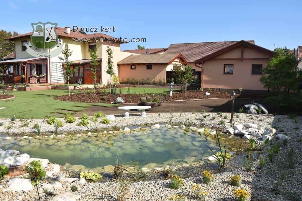 Kerti tó, vízmedence és tóépítés szakértőktől, tartós és esztétikus kialakítással.